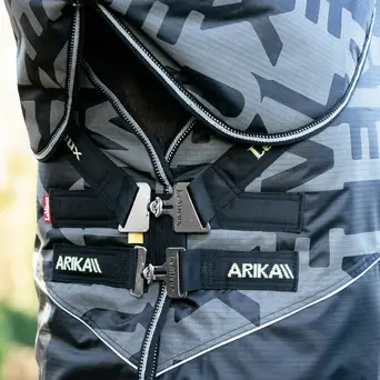 Le Mieux Arika Reflective 100g Turnout Rug Black