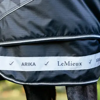 Le Mieux Arika Reflective 100g Turnout Rug Black