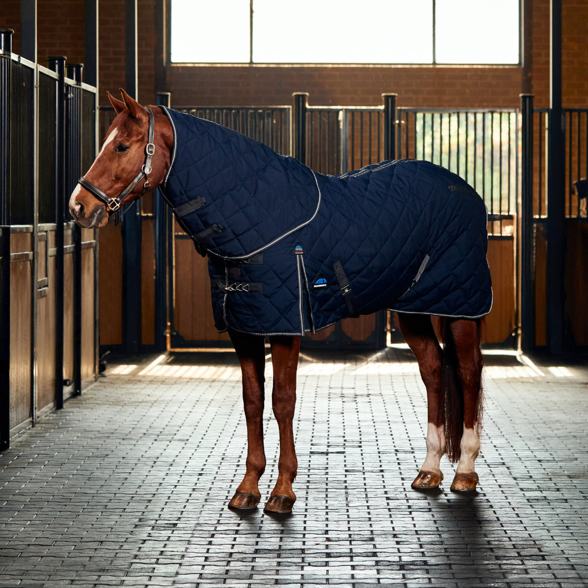 Weatherbeeta Comfitec 1000D Diamond Quilt Stable Detatch-A-Neck 220g Navy / Charcoal