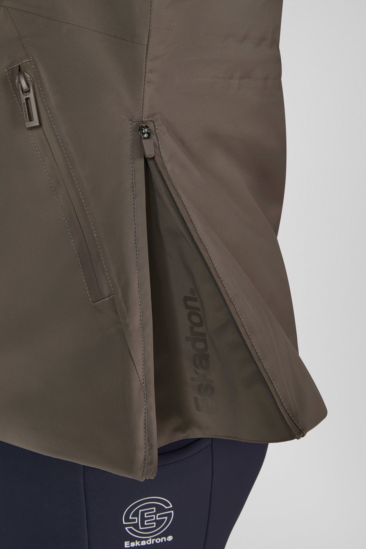 Eskadron Ladies Jacket Waterproof Dynamic 26 A/W Powder Taupe