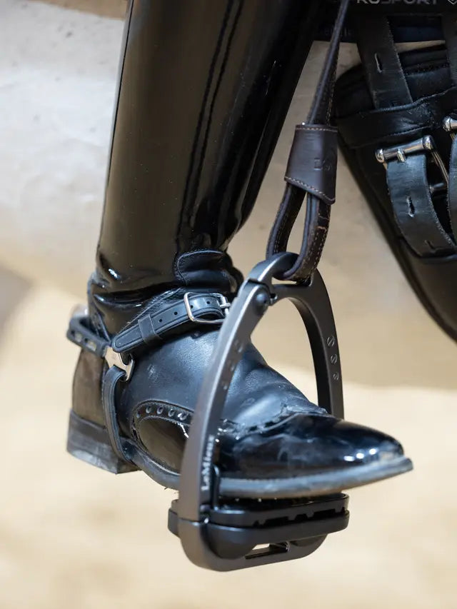 Le Mieux Vector Close Contact Stirrup Leather